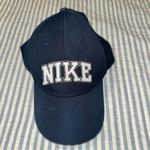Vintage Nike Dad Cap Strapback SpellOut Logo White Embroidered Navy Blue Mens - Picture 2 of 8